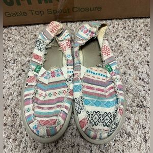 Sanuks Size 8